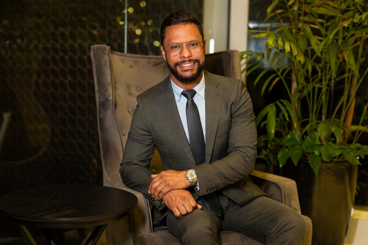 Dr Rodrigo Silva - Dentista Especialista em implante dentário em Curitiba pr